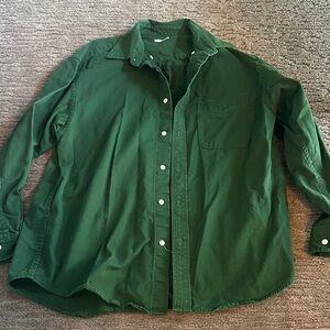Men's Forest Green Casual Button-Down Shirt with Chest Pocket